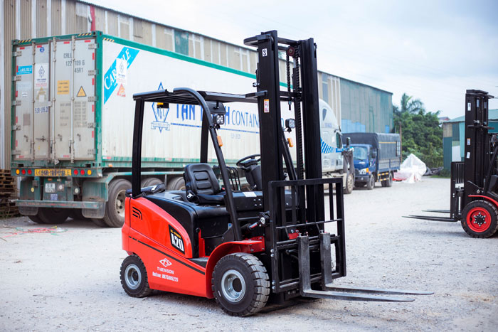 Xe nâng điện được ứng dụng trong ngành may mặc
